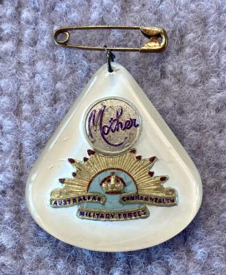 Perspex sweetheart brooch depicting rising sun badge - blue