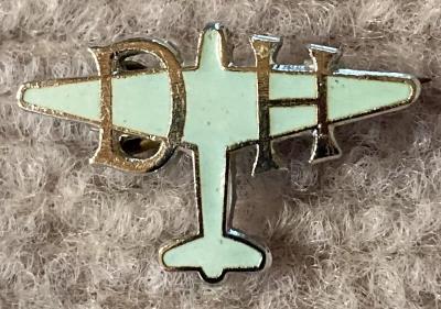 De Havilland Aircraft Co. Ltd. lapel badge
