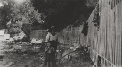 Edith Shaw And Children At A Picnic