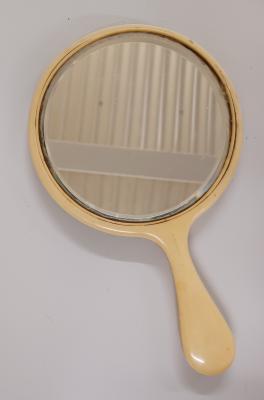 Handheld mirror