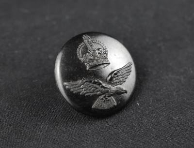 Second World War ‘Royal Australian Air Force’ Bakelite Button as collected by Sapper Kingsley Charles MOHR, WX26433