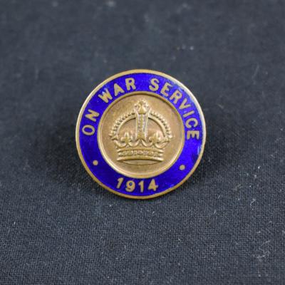 'On War Service 1914' Metal Buttonhole Badge