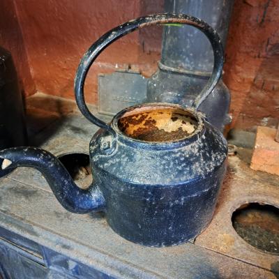 78.44 cast iron kettle