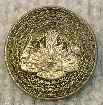 WWI era A.I.F. sterling silver filigree sweetheart Rising Sun badge
