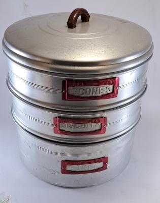 cake tins - set of 