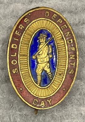 WWI era Soldiers' Dependents' Day enamel badge