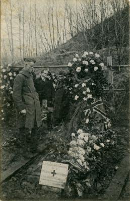 Postcard showing the grave of Edith Cavell in Brussels - 1