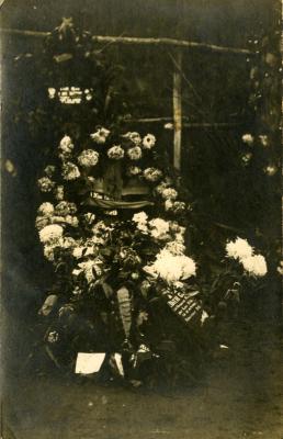 Postcard showing the grave of Edith Cavell in Brussels - 2