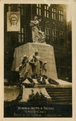 Postcard of Edith Cavell Memorial in Brussels - 3