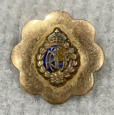 Royal Australian Air Force 9 carat gold, silver lined circular sweetheart brooch