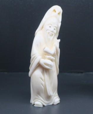 SCRIMSHAW FIGURINE with pipe