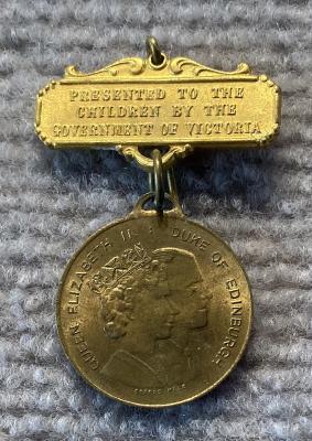 Medal commemorating 1954 Royal Visit of Queen Elizabeth II 