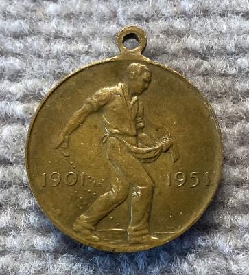 1951 medal commemorating 50 Years of the Commonwealth of Australia 