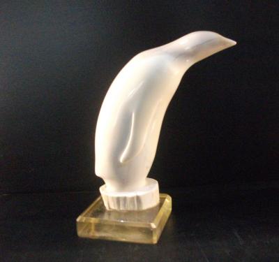 SCRIMSHAW (CARVED PENGUIN ON STAND)
