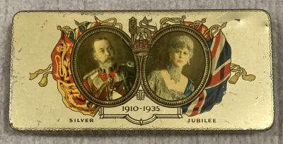 Commemorative chocolate tin - Silver Jubilee of King George V and Queen Mary (1910–1935)