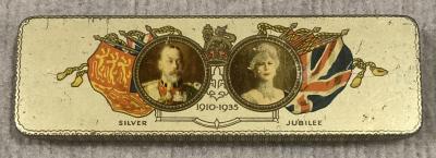 Commemorative chocolate tin - Silver Jubilee of King George V and Queen Mary (1910–1935)