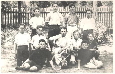 EAST CLAREMONT PRACTISING SCHOOL FOOTBALL TEAM, 1918