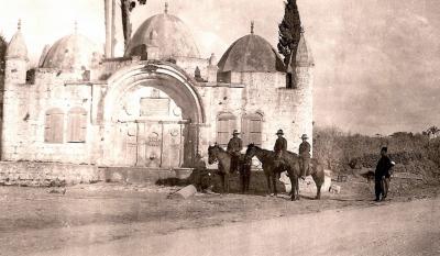 World War 1, South-West Asia, Palestine, Jaffa,  Mahmoudiya Mosque, 10 Light Horse. 1917
