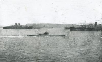 World War 1, Europe Turkey Gallipoli, Submarine AE2, 1915