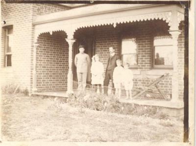 ABRAHAM FAMILY FRONT VERANDAH 4 ALICE ROAD (MELVISTA AVE)