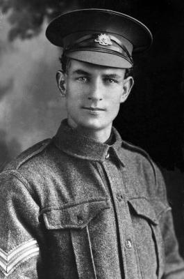 1915 Photograph of William 'Bill' Hobson OSC1907 in AIF uniform