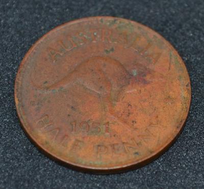 AUSTRALIAN HALF PENNY - 1951