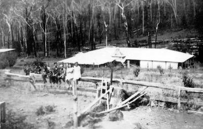 Back of "Pondulla" homestead - Sobbot Family. L-R Jack, Pat, Bob, Anne, Shirley Collins (School friend of Anne's)