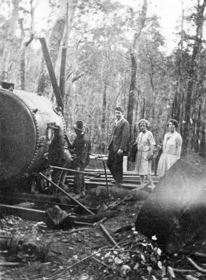 Bush Landing Nannup - Norman & Edna Smith 2nd & 4th people from left other un-named