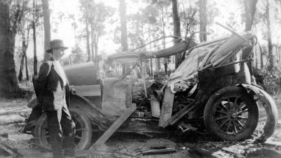 Willie McCarthy looks at car accident (Killed brother Denis) 1925