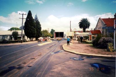 14/9/1995 Warren Road - Moving container for "Beenup" mine