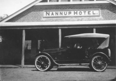 Nannup Hotel - Car in front