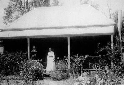 Craigies Home ? Florance Hore and Mother