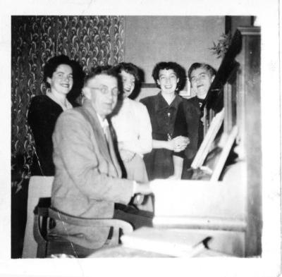 Colin Mowday at piano with Jenny Murray, Val ??, Ennis and Dallas Mowday