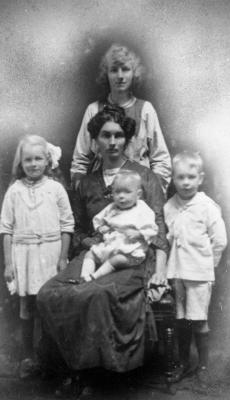 Bull Jessie & Children,  L-R Louisa, Pansy (Pamela) Walter, Alfred (baby)