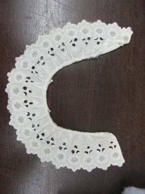 LACE COLLAR