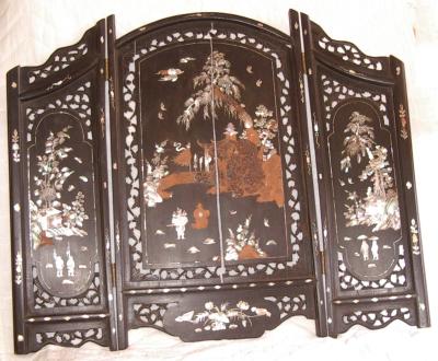 BLACK WOOD FIRE SCREEN - ORIENTAL WITH PEARL INLAY