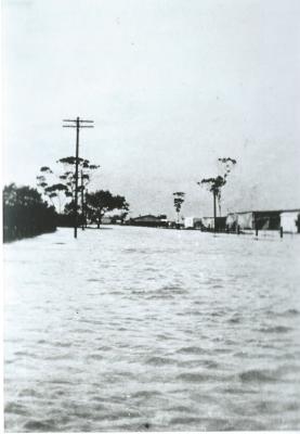 Black and White photograph Kellerberrin Floods - Leake St looking East