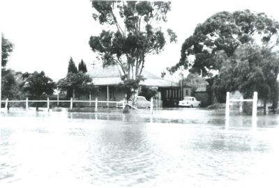 Black and White photograph.  Kellerberrin Floods.  Cnr of Leake and Hinckley St