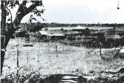 Black and White photograph.  Badgetopping Homestead of Mr H Paynter purchased in October 1907 after 1st purchaser walked off the land (Pontifex & Pontifex)