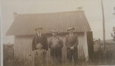 Black and White photograph. Bennetts Family - Daadenning Creek