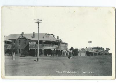 Black and White photographic postcard - Kellerberrin Hotel