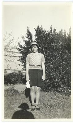 Black and white photograph. Joan Nicholls, Doodlakine 1934/1935