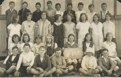 Black and White photograph.  Senior Room 1931 Back Row: Frank Gough, Jim Campbell, Alby Lowe, Gavan Pontifex, Ted Evans, Colin Pontifex, George Windsor, Pat O'Meara, Alex Smith 2nd Row : Lorna Duncan, Evelyn Taylor, Geraldin O'Meara, Dorrie Gough, Nanc...