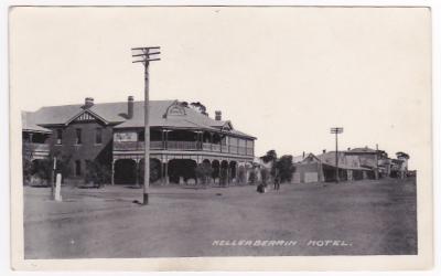 Colour photograph Kellerberrin Hotel burns down 12.45am 22 December 1997