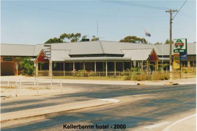 Colour photograph of Kellerberrin Hotel