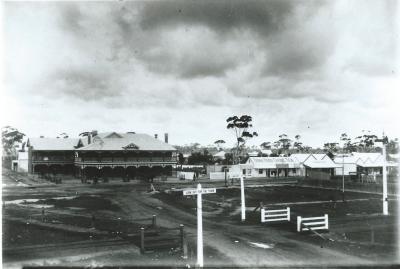 Black and White photograph.  Kellerberrin Hotel, Massingham Street Kellerberrin