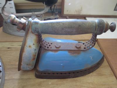 ALADDIN KEROSENE IRON MODEL NO 4