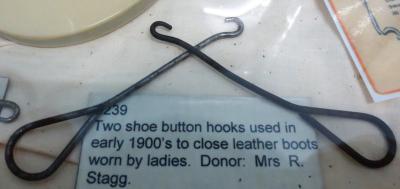 2 SHOE BUTTON HOOKS