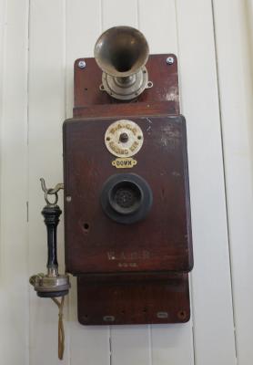 (A)ELECTRIC STAFF BLOCK TELEPHONE (B) BATTERY BOX (C) LE CHANCHE