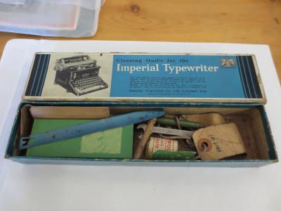 IMPERIAL TYPWRITER CLEANING OUTFIT